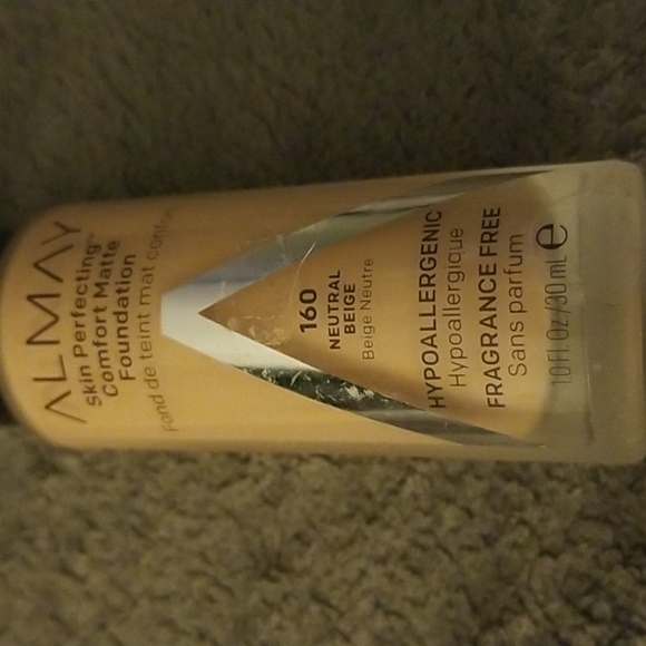 Almay Skin Perfecting Comfort Matte Foundation 160 Neutral Beige - Picture 4 of 4